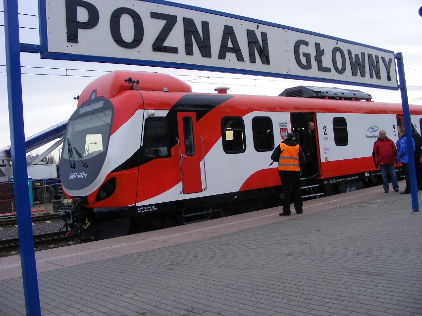 Nowy pociąg na peronie poznańskiego dworca