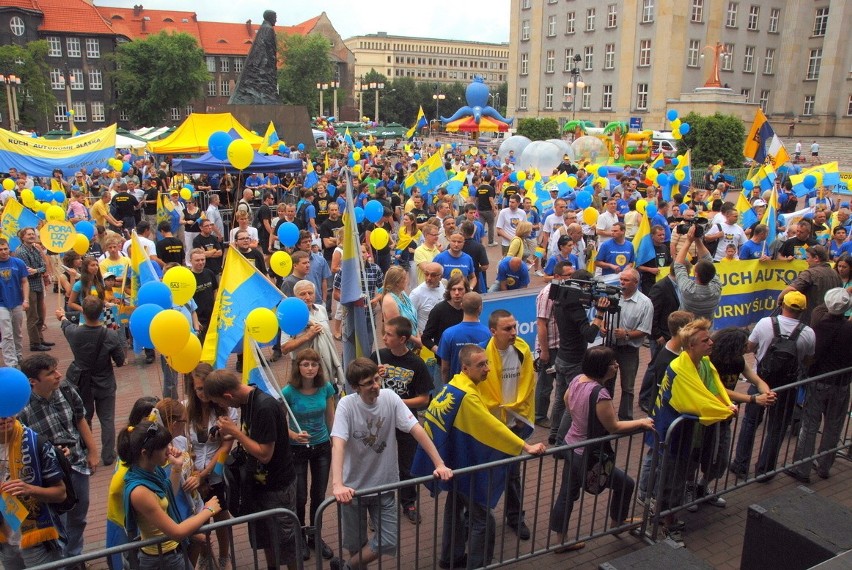 V Marsz Autonomii Śląska zgromadził 2,5 tysiąca osób [ZDJĘCIA]