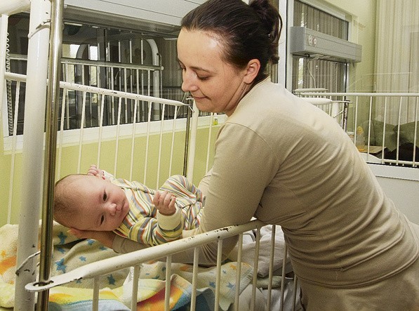 Milena Milewicz-Jaros z trzymiesięcznym synkiem Jonaszem w piotrkowskim szpitalu spędziła ponad tydzień. Zapłaciła 120 zł