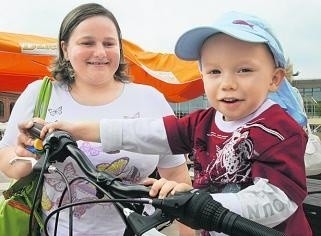 Mały Alan podziwiał rower, nagrodę w naszym konkursie
