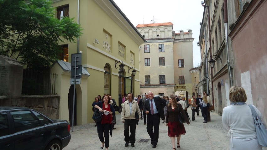 Po części oficjalnej w Teatrze Starym goście udali się do...