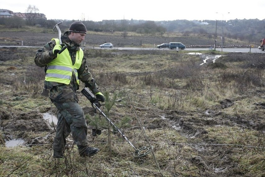 Saperzy czekali na ranek. Bombę wywieziono o świcie na poligon (ZDJĘCIA)