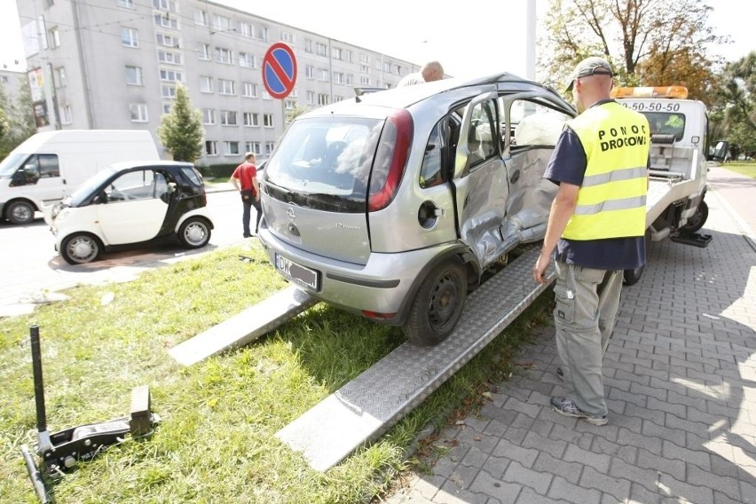 Wrocław: Dwa wypadki w mieście. Czworo rannych, w tym dzieci (ZDJĘCIA)