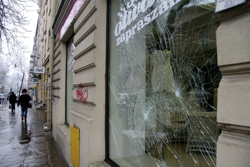 Pijany 33-latek zdemolował wystawy sklepów w centrum Lublina