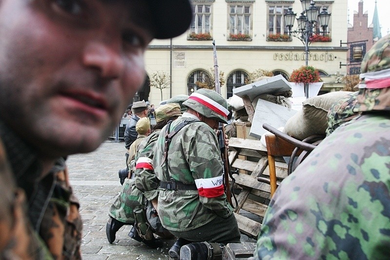 Wrocław: Rekonstrukcja Powstania Warszawskiego w Rynku