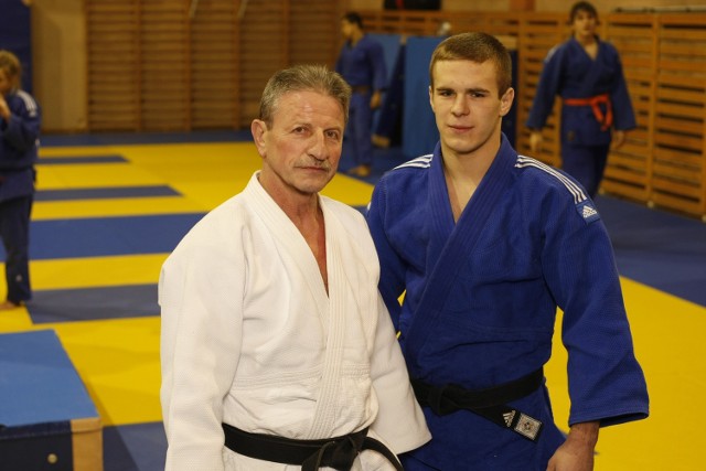 Damian Szwarnowiecki z trenerem Zbigniewem Zamęckim. Ich judo jest ważne, ale jednak nie strategiczne.