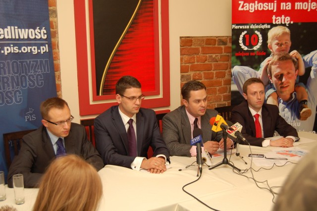 Od lewej: Artur Soboń, Mariusz Kamiński, Adam Hofman i Michał Mulawa