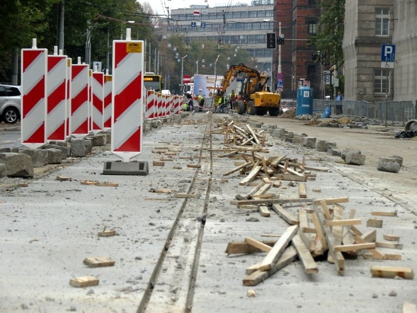 Zmiana organizacji ruchu na Podwalu. Inaczej pojadą tramwaje (ZDJĘCIA Z REMONTU)