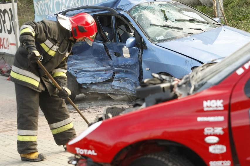 Wrocław: Wypadek na Trzebnickiej, zawinił kierowca mitsubishi (ZDJĘCIA)