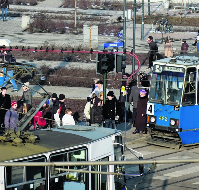 Na rondzie brak tablic informacyjnych o tramwajach