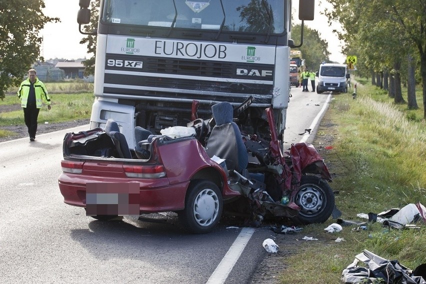 Wypadek na drodze Wrocław - Oława. Jedna osoba nie żyje, trasa była zablokowana (ZDJĘCIA)