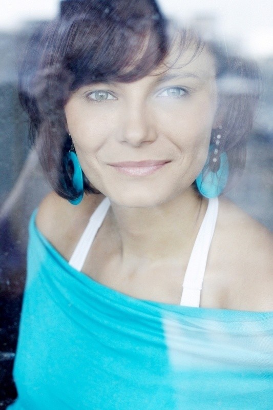 Anna Nova - wokalistka, tancerka, podwójna emigrantka