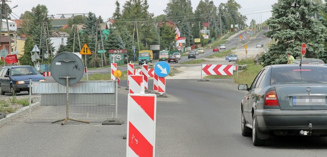 Nagle czteropasmowa droga zamienia się w plac budowy, a kierowcy  muszą slalomem omijać barierki. Tak będzie aż do maja 2013 roku