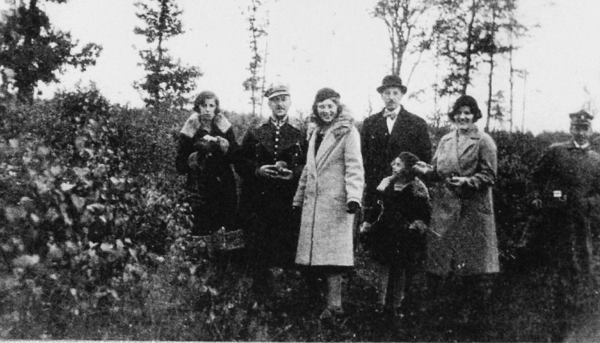 Eugeniusz Kwiatkowski z rodziną. Koniec lat 30. Od lewej:...