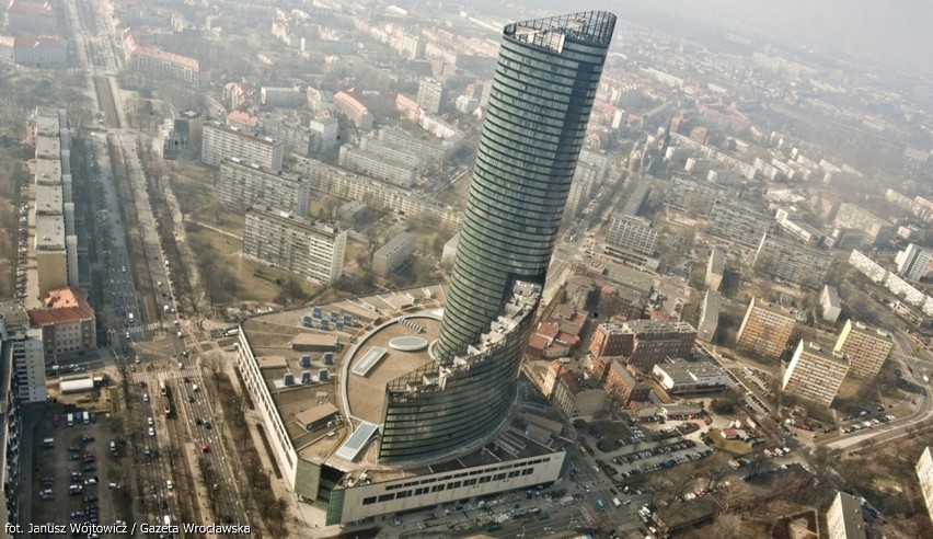 SKY TOWER Z GÓRY USTAWIANIE ELEMENTOW WIEZOWCA ZA POMOCA...