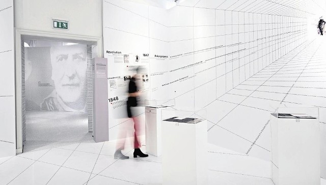 Choć wystawę poznańskiej projektantki można było oglądać tylko od marca do czerwca 2009 roku, pamiętają o niej fachowcy