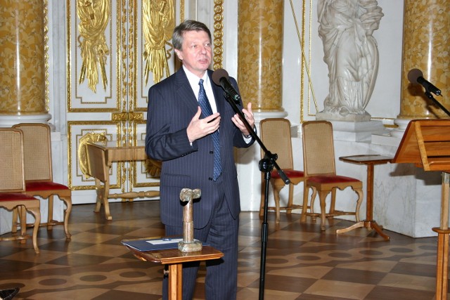 Profesor Krzysztof Matyjaszewski podczas wręczenia nagród Fundacji na rzecz Nauki Polskiej.