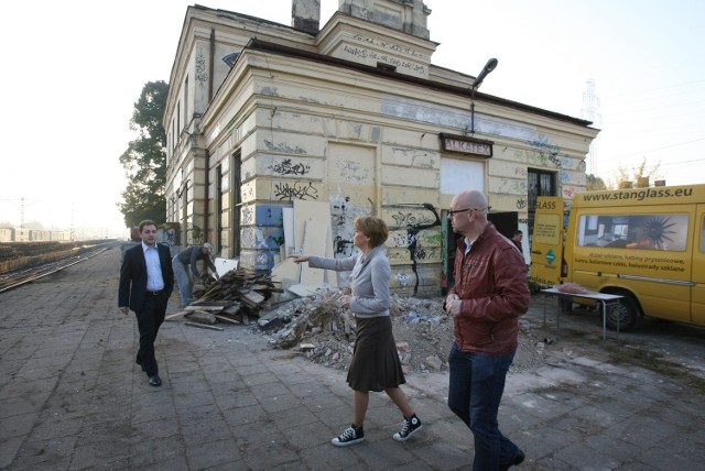 Prezydent Zdanowska podczas wizytacji dworca Łódź Chojny