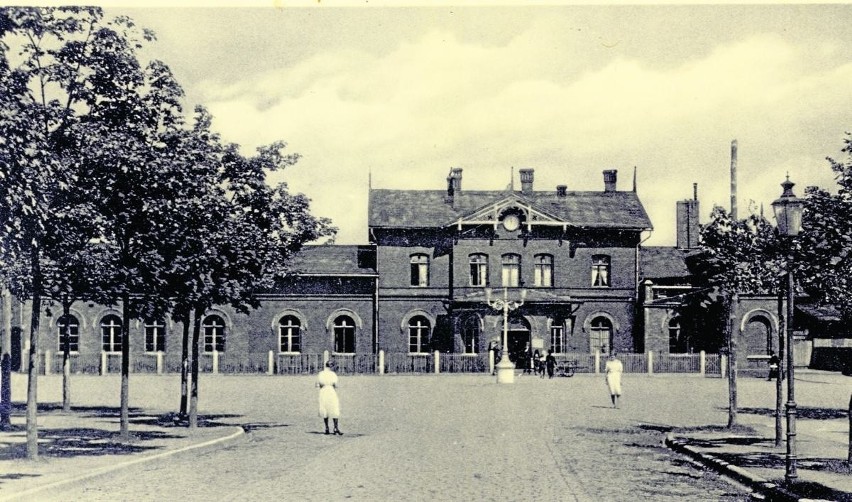 Dworzec w Wejherowie, mimo późniejszej rozbudowy, zachował...