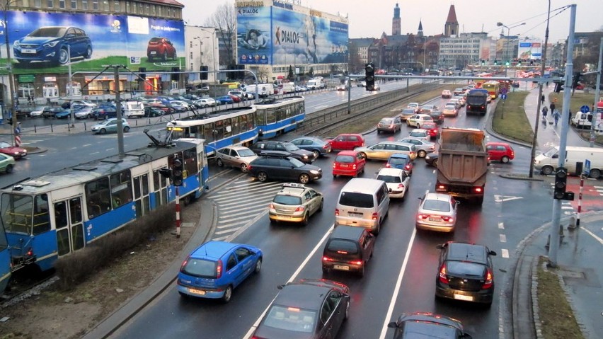 Wrocław: Centrum stanęło w korku (ZDJĘCIA)