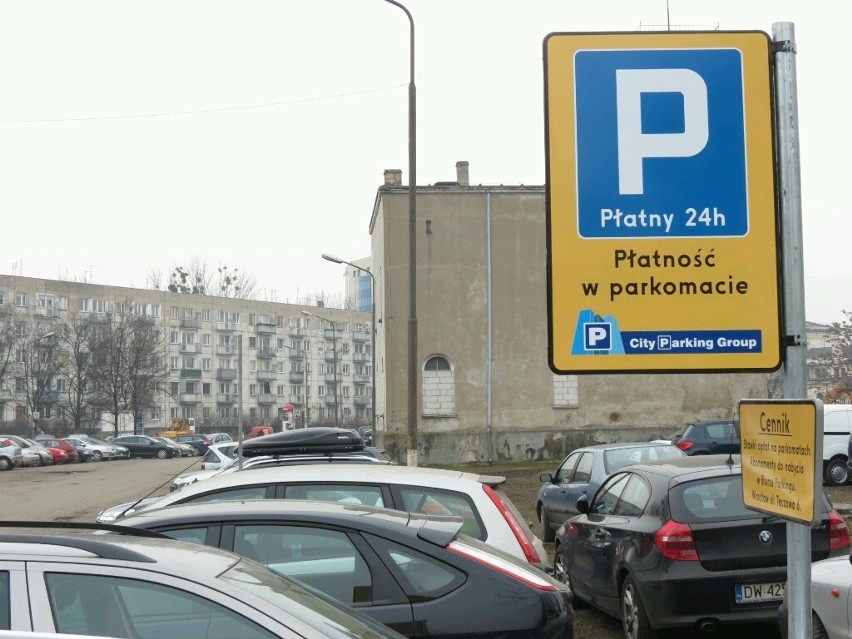 Prywatne parkomaty w centrum Wrocławia. Koniec darmowego parkowania (ZDJĘCIA, CENY)