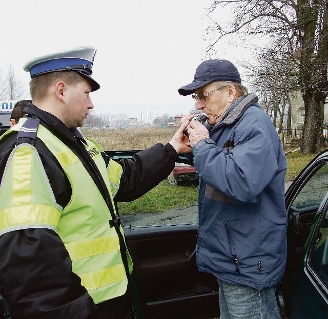 Funkcjonariusze puckiej drogówki od początku roku zatrzymali ponad czterystu kierowców pod wpływem alkoholu