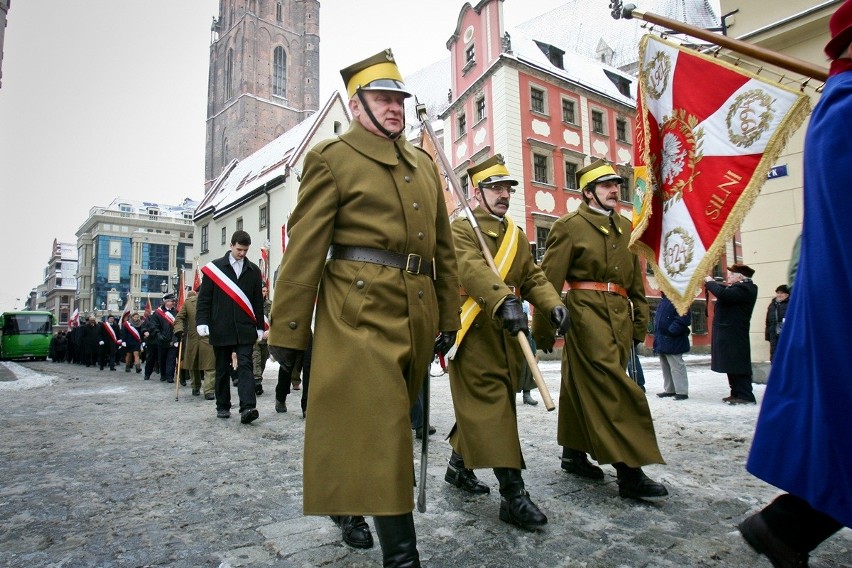 Wrocław: Kilkaset osób na marszu w rocznicę Powstania Styczniowego (ZDJĘCIA)