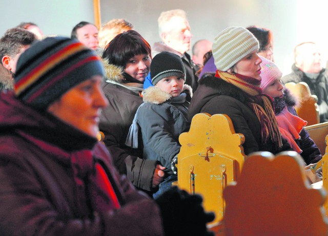 Wybierając się jutro na mszę, nie zapomnijmy o szaliku, czapce, rękawicach i ciepłej kurtce