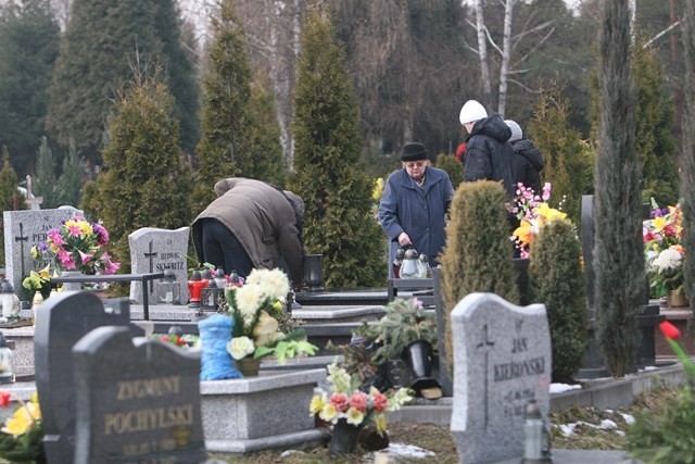 Cmentarz komunalny w Katowicach w Wielką Sobotę