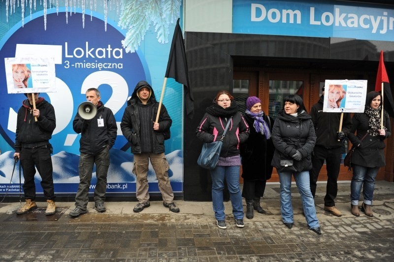Poznań: Demonstracja anarchistów przeciw &quot;czyścicielom kamienic&quot; i Neo Bankowi [ZDJĘCIA]