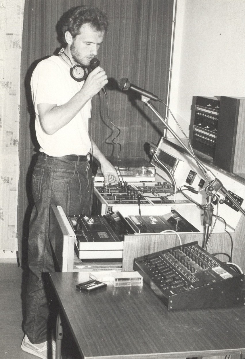 Radiowęzeł w Domu Studenckim Manhattan (koniec lat 80.)