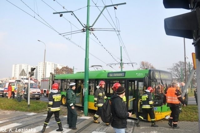 Poznań: Tramwaj zderzył się z autobusem na rondzie Rataje! 
