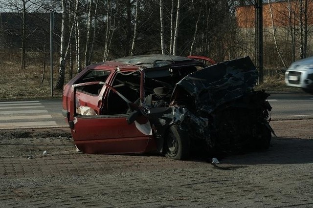 W środę rano w Gospodarzu pod Tuszynem zderzyły się trzy samochody.