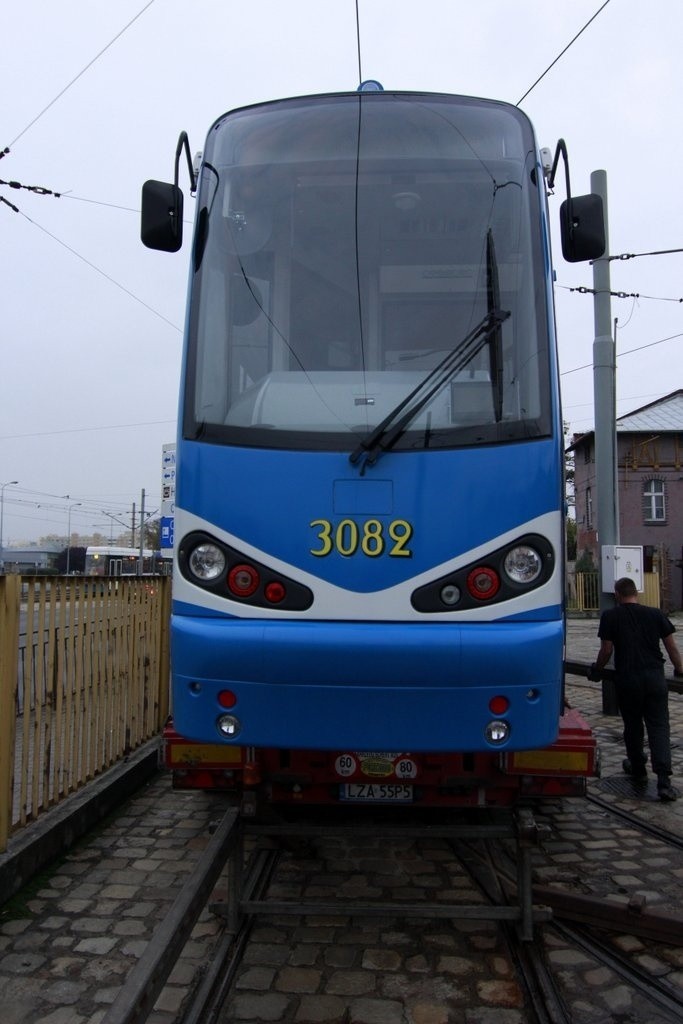 Nowoczesne tramwaje z Wrocławia. Pojechały do Krakowa (ZOBACZ ZDJĘCIA)