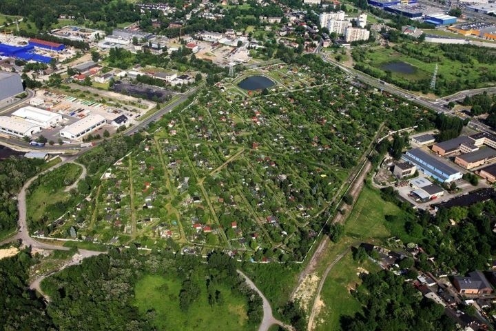 Katowice z lotu ptaka. Zobacz Nikiszowiec, Dolinę Trzech Stawów i centrum [ZDJĘCIA]