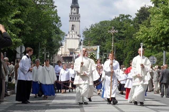 Boże Ciało w Częstochowie: Procesja przeszła Aleją NMP [ZDJĘCIA]