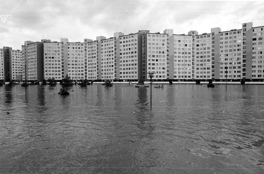 Rocznica powodzi: 15 lat temu Wrocław był pod wodą (ZDJĘCIA, FILMY)