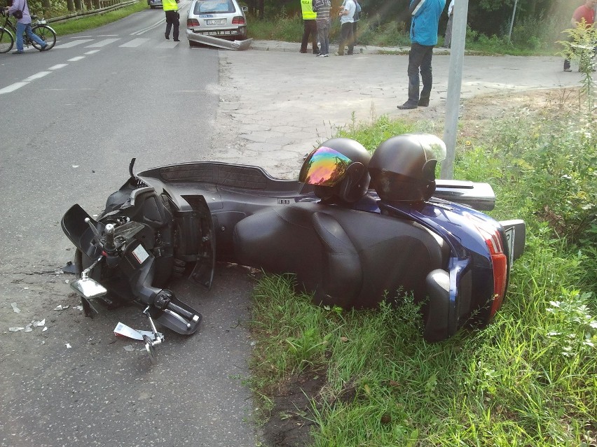 Wypadek na Łagiewnickiej. Skuter wjechał w taksówkę [ZDJĘCIA]