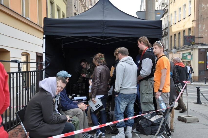 Wrocław: W centrum miasta kręcą film &quot;Norymberga&quot; (ZDJĘCIA)