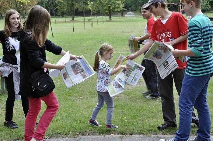 Młodzi dziennikarze z TeXT-u podczas Emdekiady, na której...