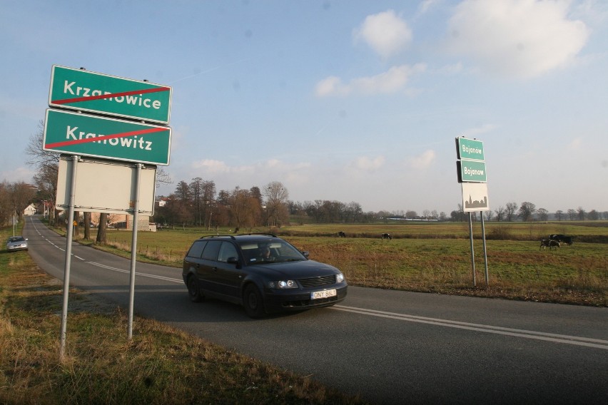 Krzanowice: Burza o niemieckie tablice, które są większe od polskich [ZDJĘCIA]