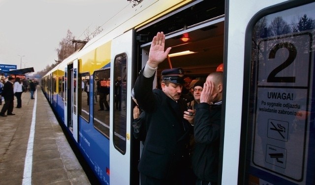 Pasażerowie z Rybnika marzą o tym, by podróżować koleją w komfortowych warunkach