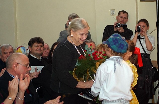 W uroczystości nadania szkole imienia uczestniczyła Halina Machulska, aktorka, pedagog teatralny i wdowa po Janie.