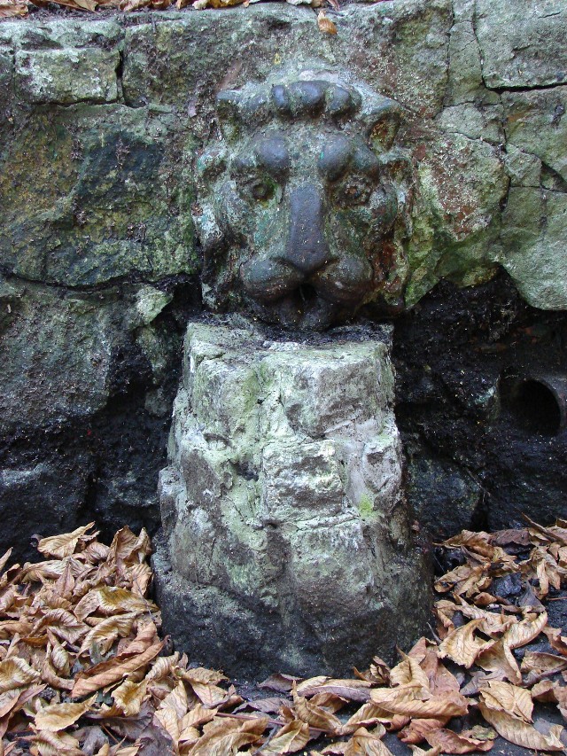 Posąg lwa z mosiądzu, który około trzech miesięcy został skradziony z Promenady.