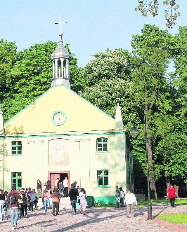 Kościół luterański w Nowosolnej wybudowano w dziewiętnastym wieku. Obecnie jest ozdobą skansenu przy Centralnym Muzeum Włókiennictwa.