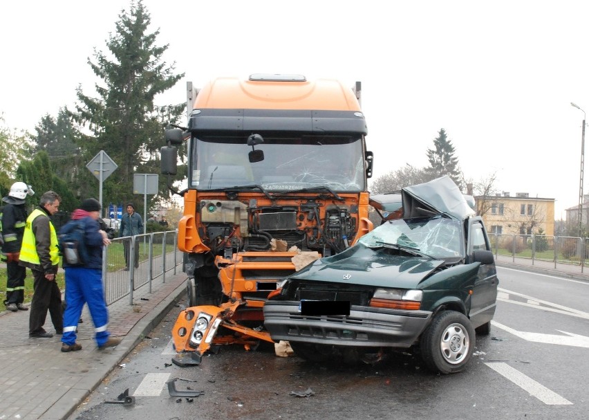 Wypadek w Fajsławicach: czołowe zderzenie dwóch aut ZDJĘCIA