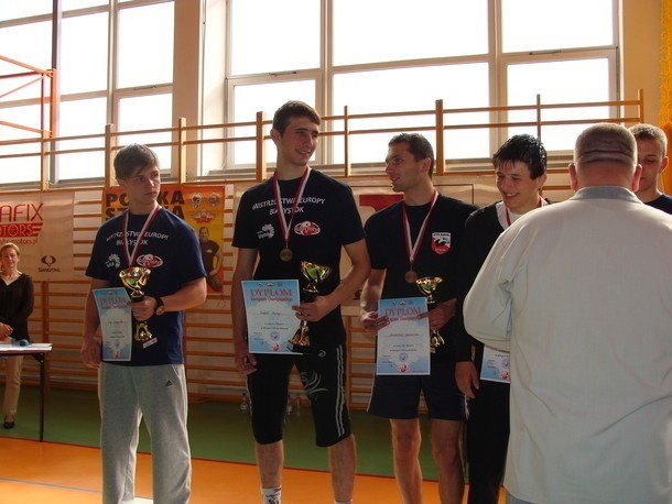 Podium kategorii 65 kg seniorów: Mistrz Europy Rafał Boryc, natomiast na najniższym stopniu podium - Radosław Matuszuk i Kaurbek Borchashvili