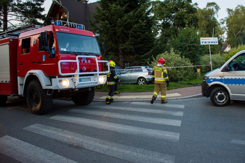 Zakopane. Wjechali w płot, odkręcili tablice rejestracyjne i uciekli [ZDJĘCIA]