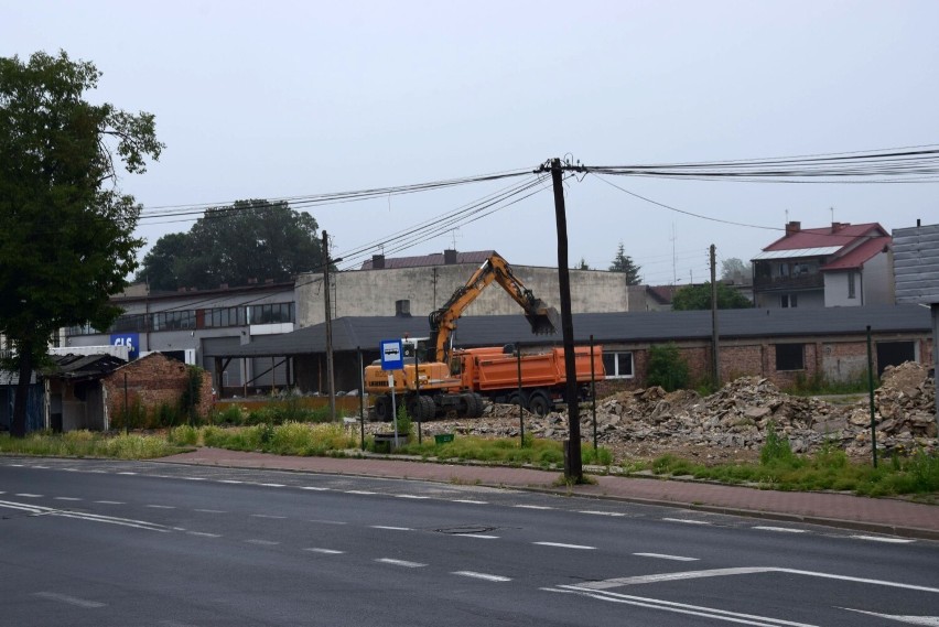 Aldi w Wieluniu. Trwają kolejne wyburzenia w miejscu przyszłego marketu. Na sąsiedniej działce także powstanie obiekt handlowy ZDJĘCIA