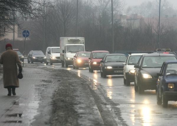 Na drogach wylotowych z Warszawy tworzą się korki